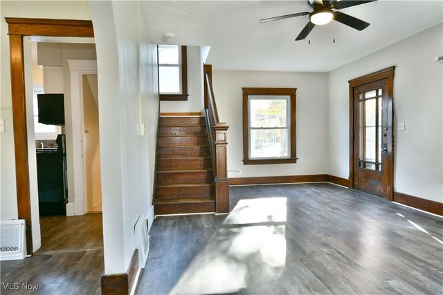 781 Oak Knoll Avenue SE, Warren, OH 44484