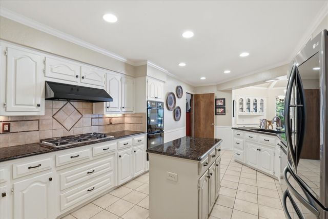 7811 Pencross Lane, Dallas, TX 75248