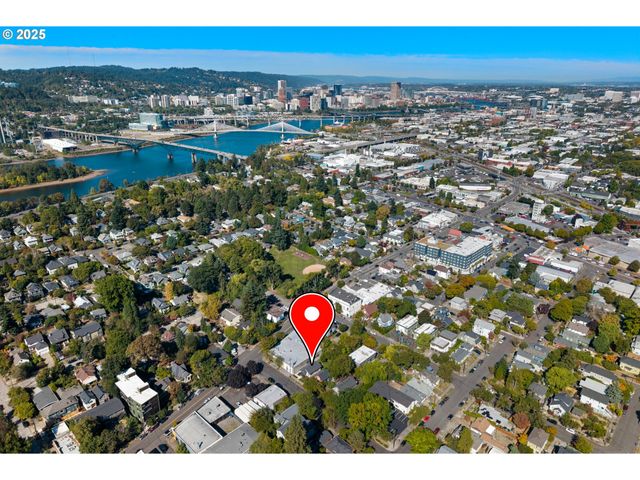1219 Se RHINE St, Portland, OR 97202