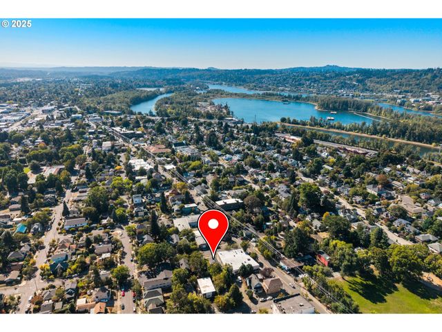 1219 Se RHINE St, Portland, OR 97202