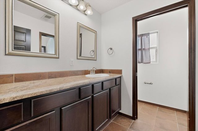 11027 Gladiolas Place NW, Albuquerque, NM 87114