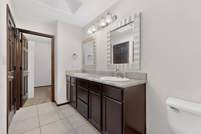 11027 Gladiolas Place NW, Albuquerque, NM 87114