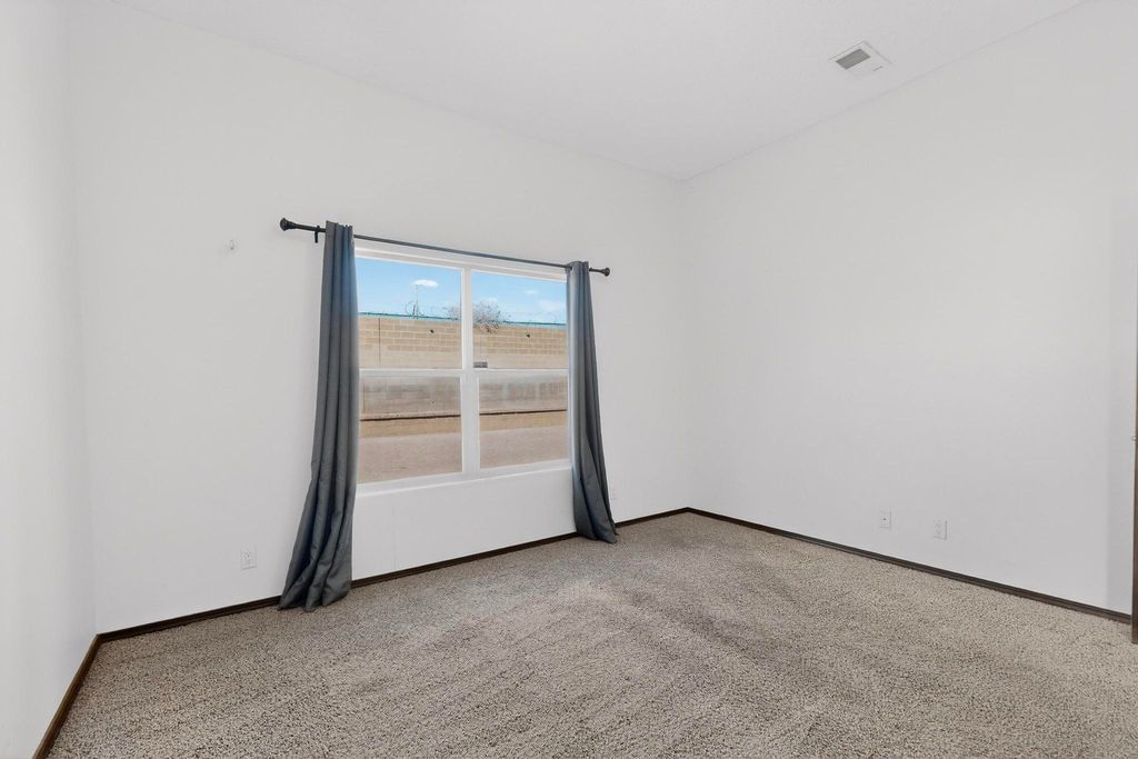 Image 17 of property listing at 11027 Gladiolas Place NW, Albuquerque, NM 87114