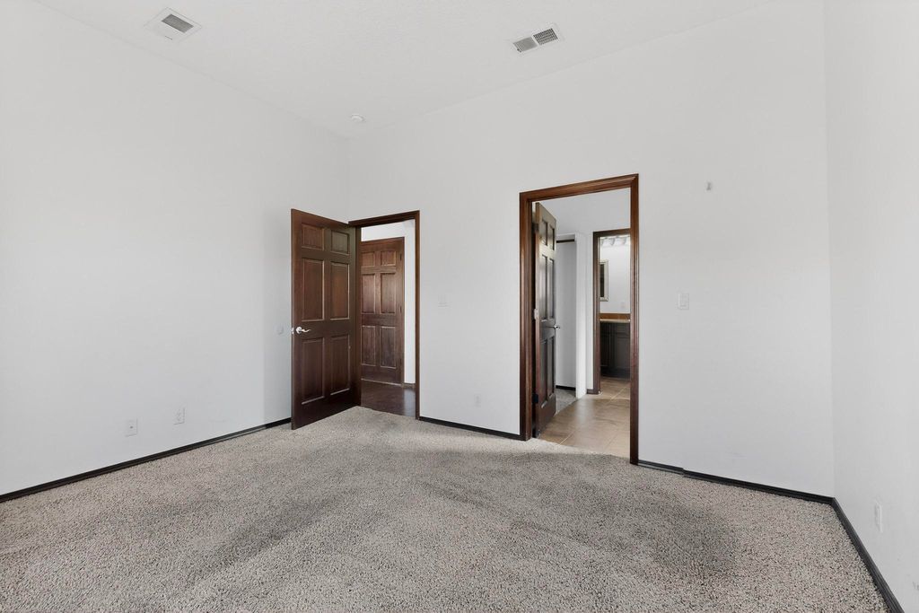 Image 18 of property listing at 11027 Gladiolas Place NW, Albuquerque, NM 87114