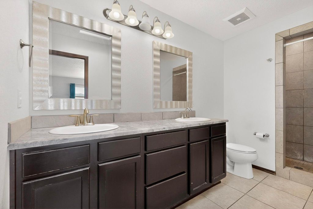 Image 33 of property listing at 11027 Gladiolas Place NW, Albuquerque, NM 87114