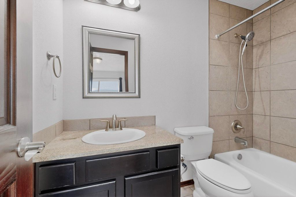 Image 35 of property listing at 11027 Gladiolas Place NW, Albuquerque, NM 87114