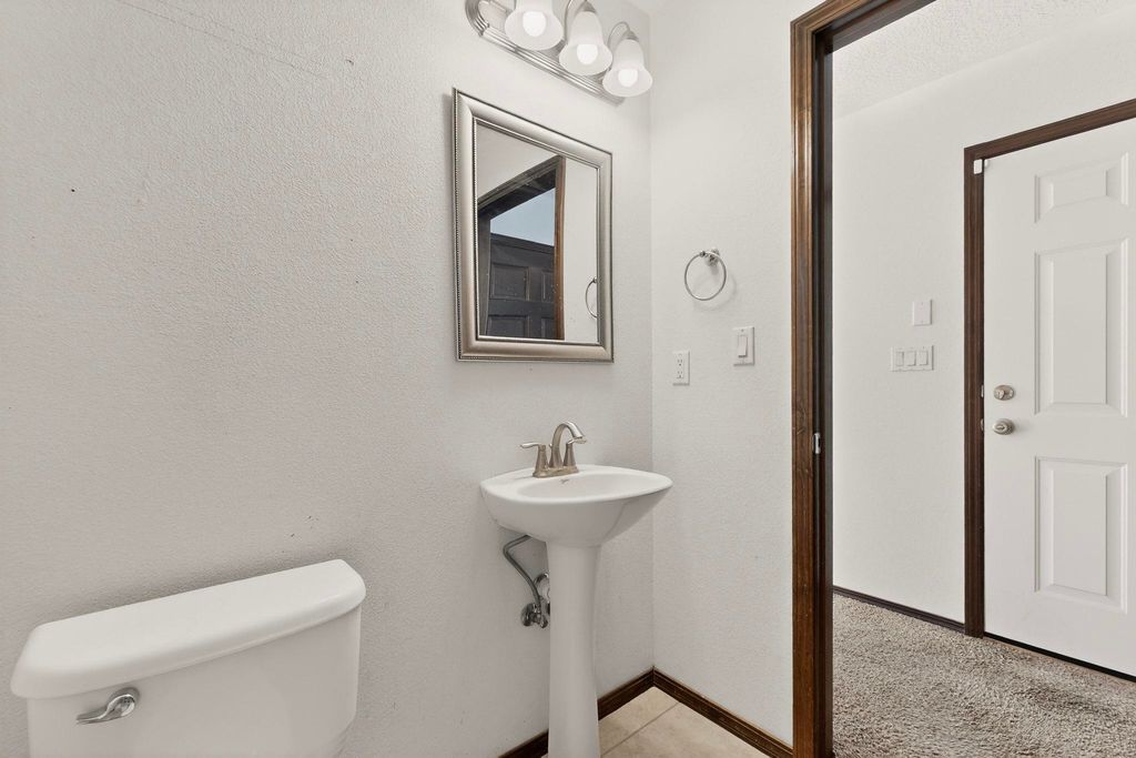 Image 38 of property listing at 11027 Gladiolas Place NW, Albuquerque, NM 87114