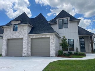 203 Prague Avenue, Youngsville, LA 70592