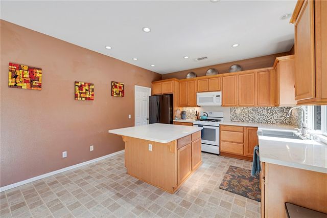 976 Virginia Lee Court, San Jacinto, CA 92583