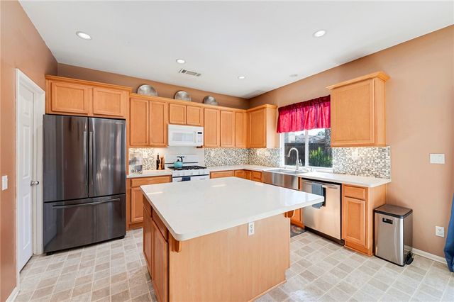 976 Virginia Lee Court, San Jacinto, CA 92583