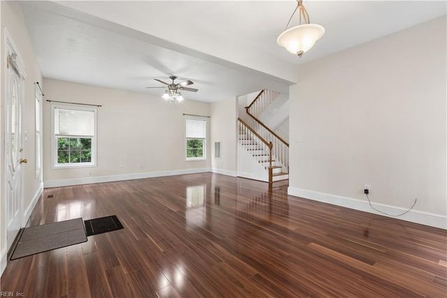 555 1st AVE, Suffolk, VA 23434