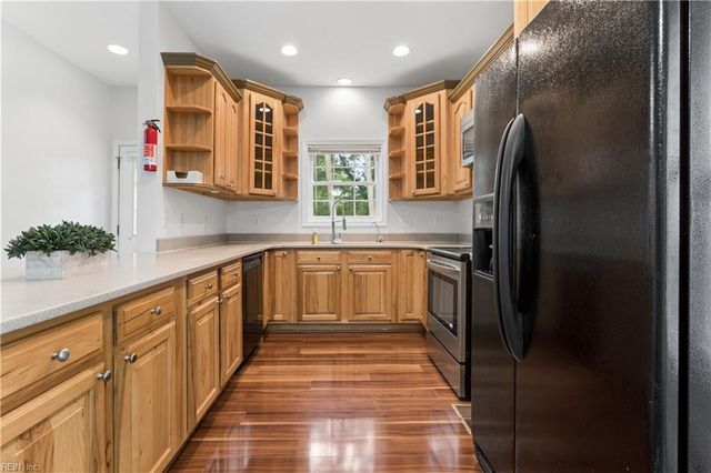 555 1st AVE, Suffolk, VA 23434