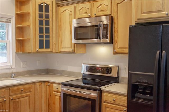 555 1st AVE, Suffolk, VA 23434