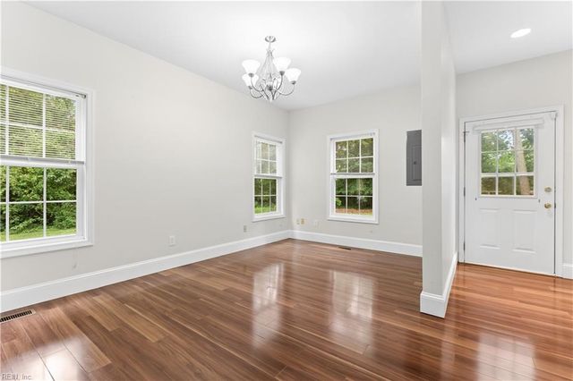 555 1st AVE, Suffolk, VA 23434
