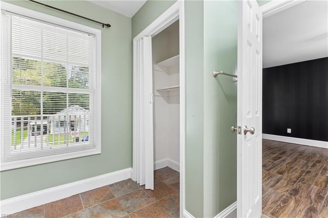 555 1st AVE, Suffolk, VA 23434