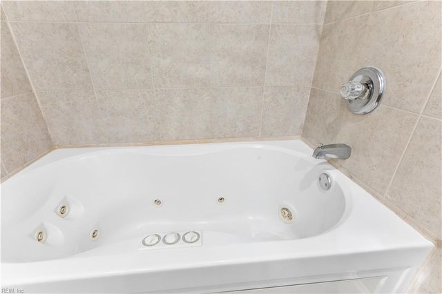 555 1st AVE, Suffolk, VA 23434