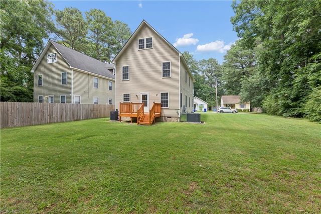555 1st AVE, Suffolk, VA 23434