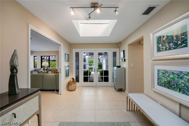 360 Edgemere WAY N 25, Naples, FL 34105