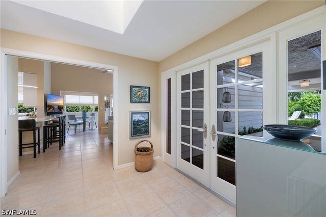 360 Edgemere WAY N 25, Naples, FL 34105