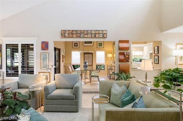 360 Edgemere WAY N 25, Naples, FL 34105