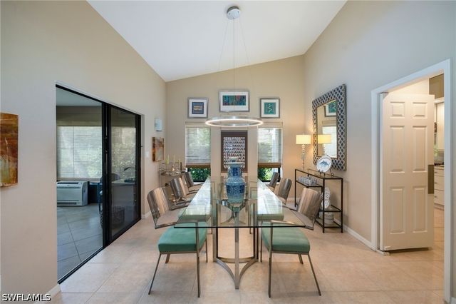 360 Edgemere WAY N 25, Naples, FL 34105