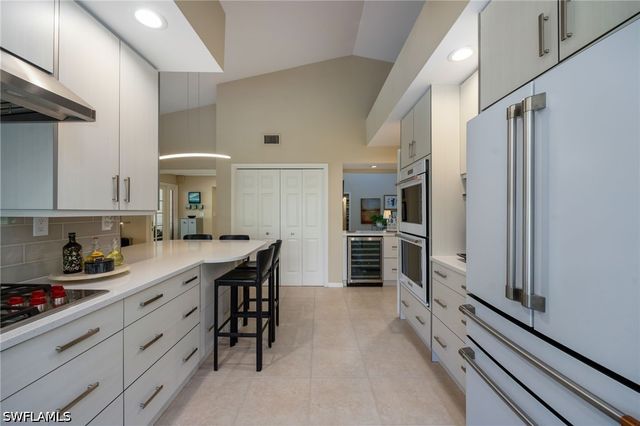 360 Edgemere WAY N 25, Naples, FL 34105