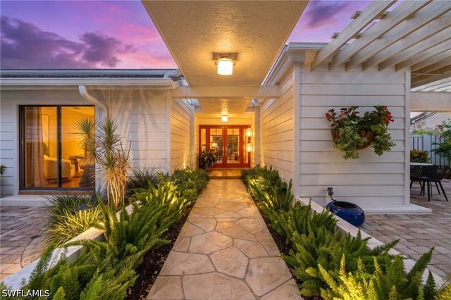 360 Edgemere WAY N 25, Naples, FL 34105