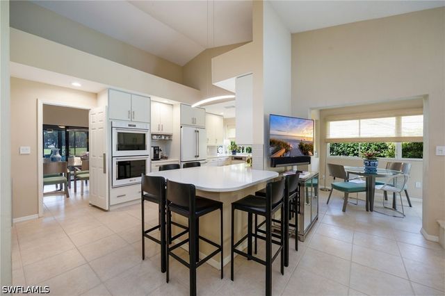 360 Edgemere WAY N 25, Naples, FL 34105