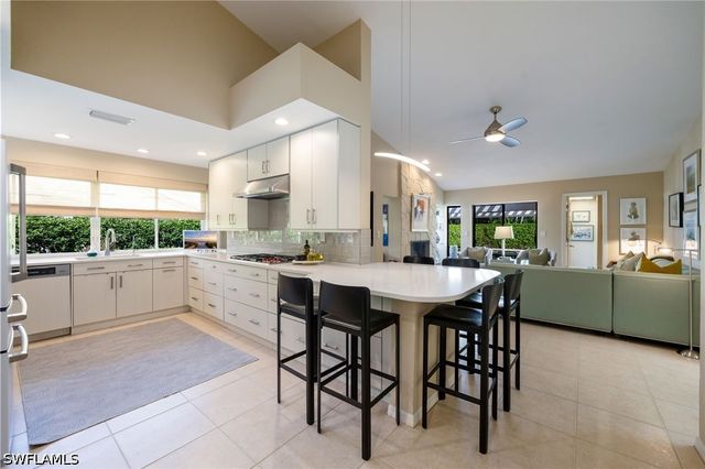 360 Edgemere WAY N 25, Naples, FL 34105