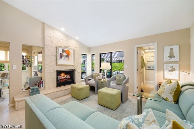 360 Edgemere WAY N 25, Naples, FL 34105