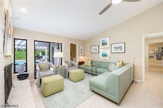 360 Edgemere WAY N 25, Naples, FL 34105