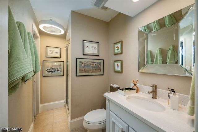360 Edgemere WAY N 25, Naples, FL 34105