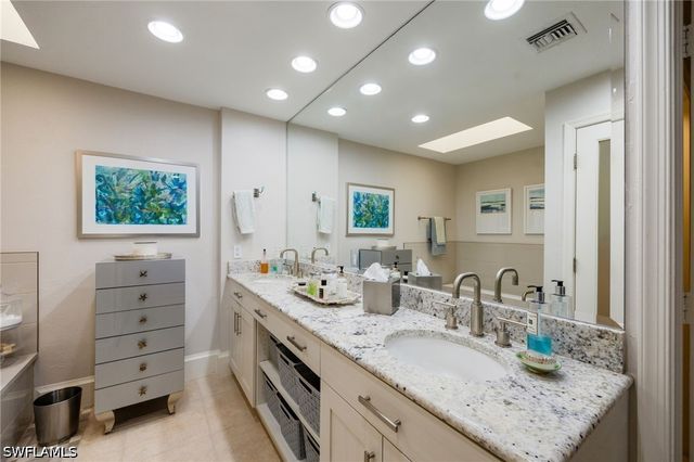 360 Edgemere WAY N 25, Naples, FL 34105