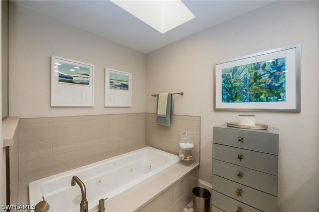 360 Edgemere WAY N 25, Naples, FL 34105