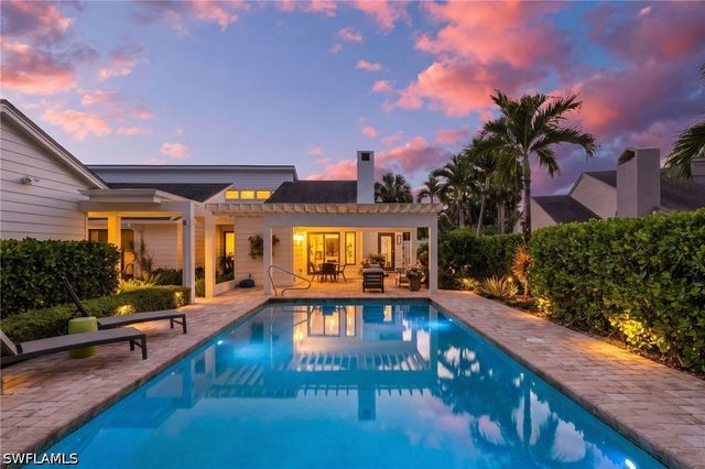 360 Edgemere WAY N 25, Naples, FL 34105