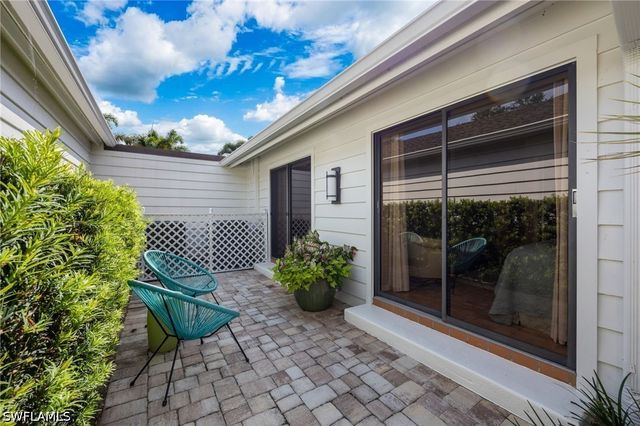 360 Edgemere WAY N 25, Naples, FL 34105