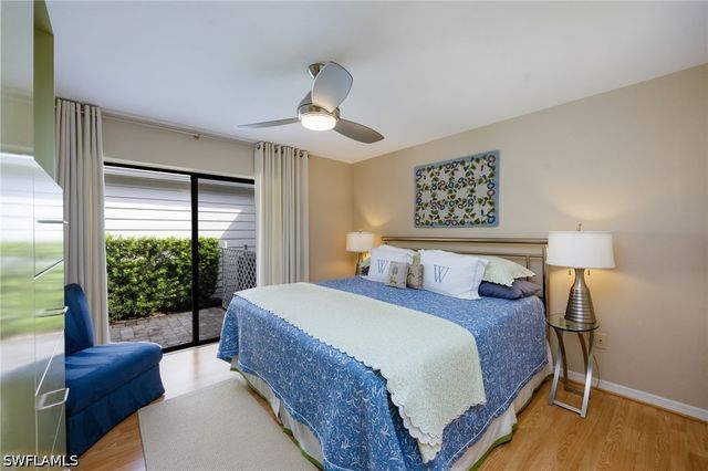 360 Edgemere WAY N 25, Naples, FL 34105