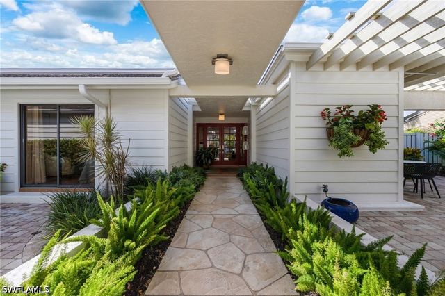 360 Edgemere WAY N 25, Naples, FL 34105