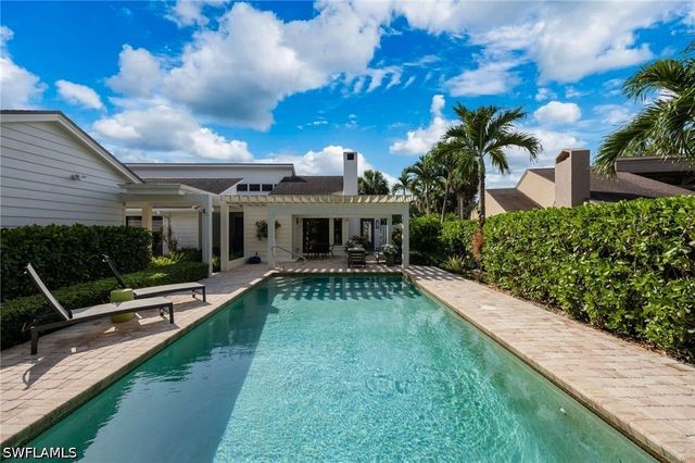 360 Edgemere WAY N 25, Naples, FL 34105