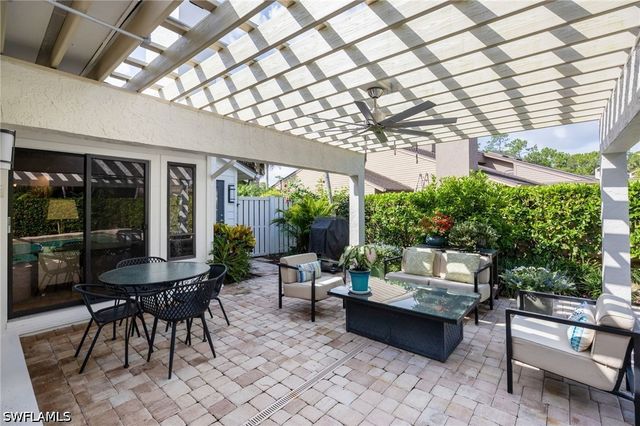 360 Edgemere WAY N 25, Naples, FL 34105