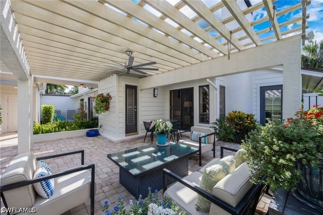 360 Edgemere WAY N 25, Naples, FL 34105