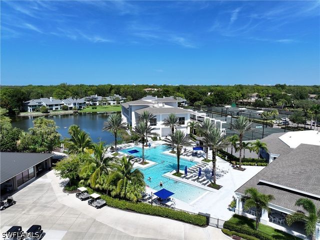 360 Edgemere WAY N 25, Naples, FL 34105