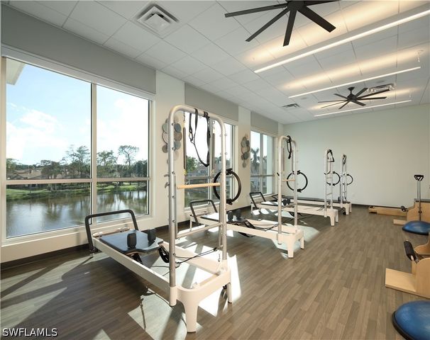 360 Edgemere WAY N 25, Naples, FL 34105