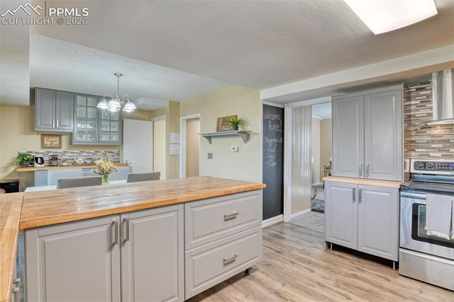 379 Raspberry Lane, Monument, CO 80132