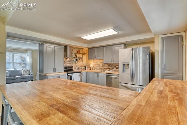 379 Raspberry Lane, Monument, CO 80132