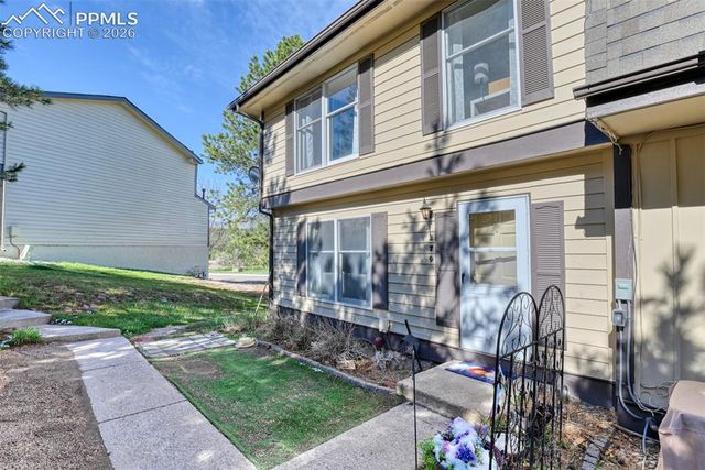379 Raspberry Lane, Monument, CO 80132