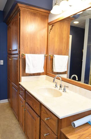 5009 Elmhurst Drive, Evansville, IN 47711