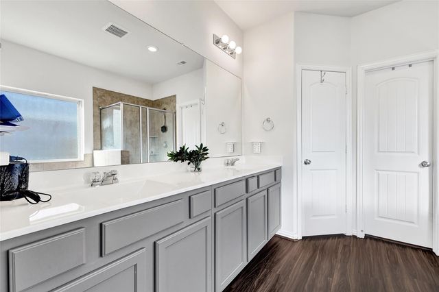 8935 Beacon Mill Drive, Cypress, TX 77433