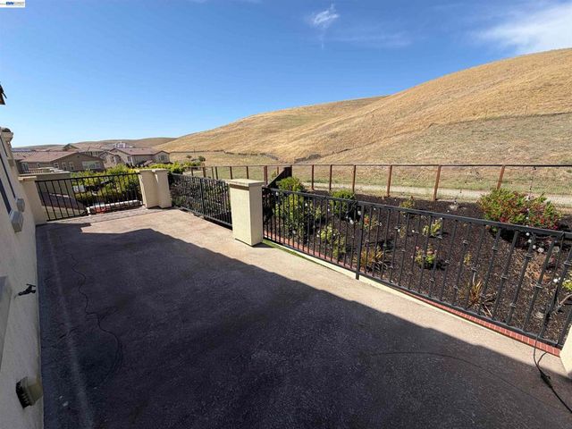 1695 N Terracina Dr, Dublin, CA 94568