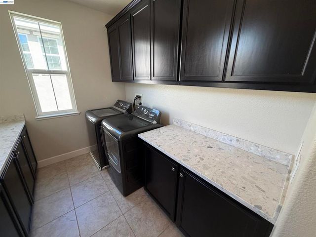 1695 N Terracina Dr, Dublin, CA 94568